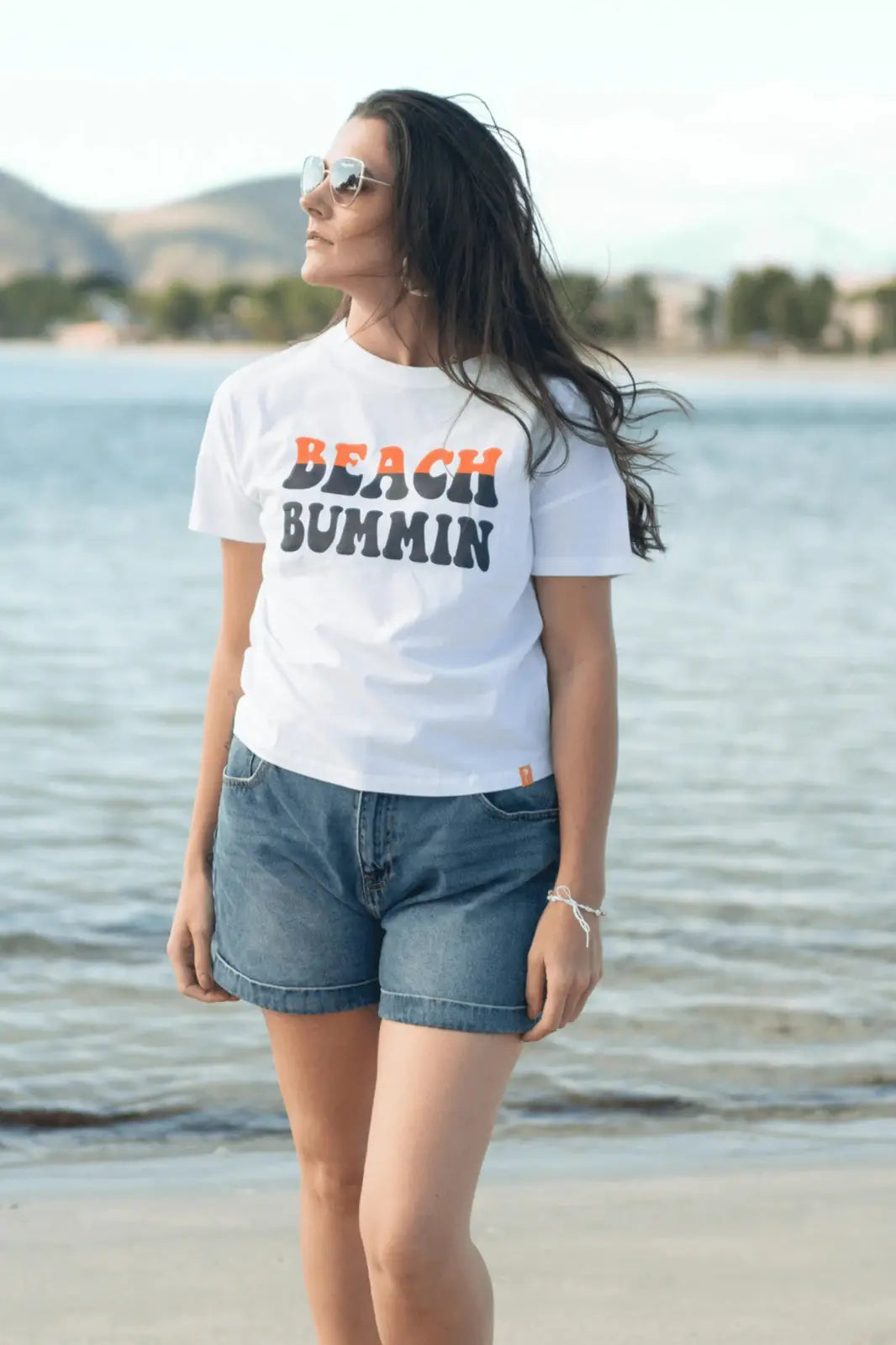 Seien Sie ein Strandgammler-T-Shirt