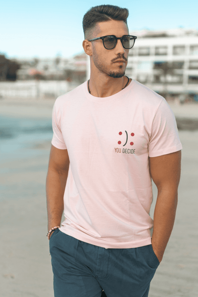 T-Shirt „Gehen auf rosa Wolken“.