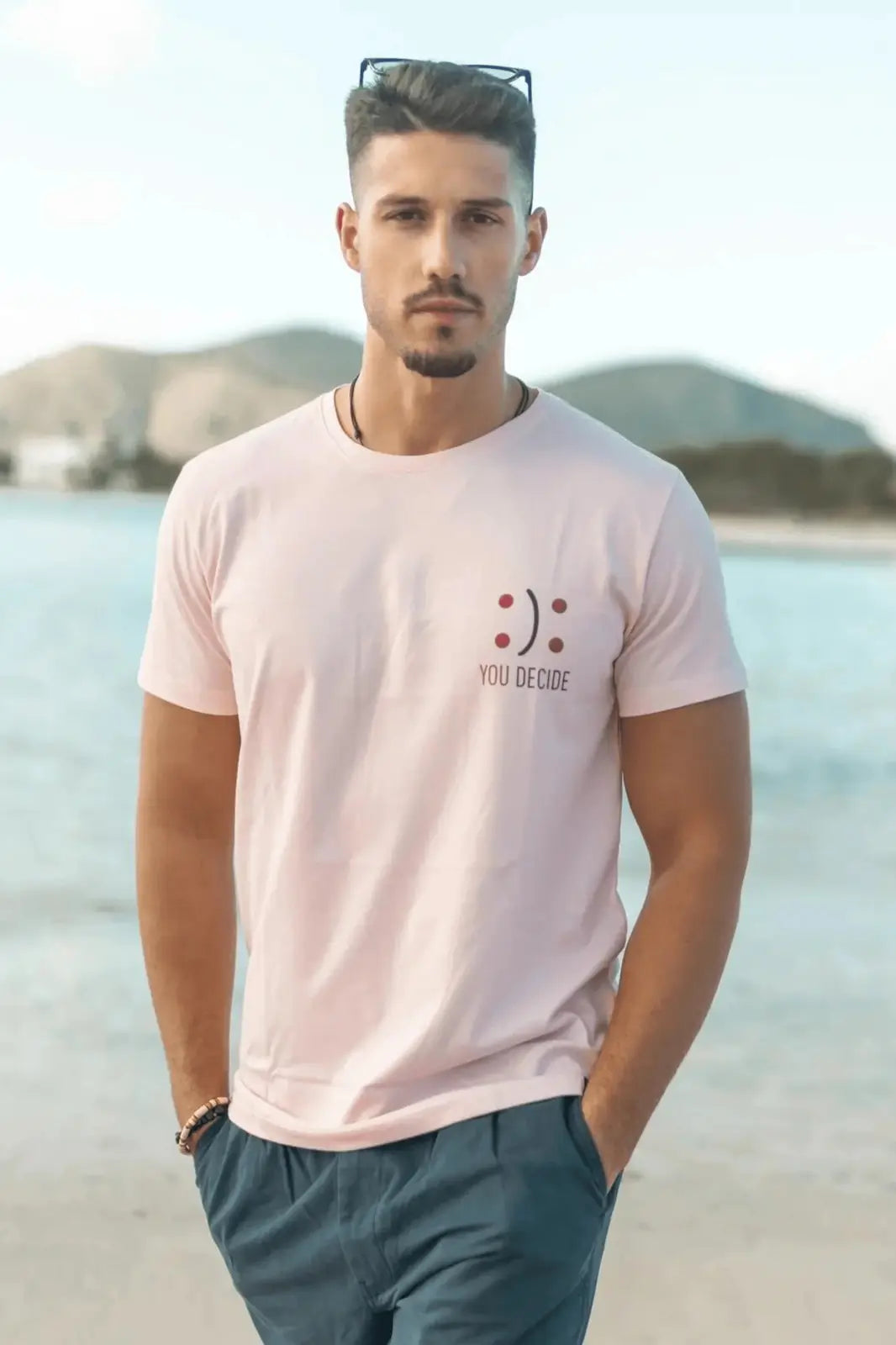 T-Shirt „Gehen auf rosa Wolken“.
