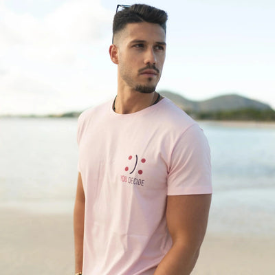T-Shirt „Gehen auf rosa Wolken“.