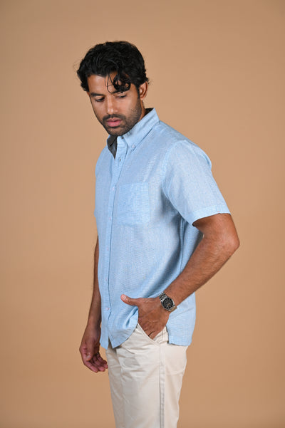 Stay cool and comfortable in this breathable 100% linen striped shirt - Buy now!