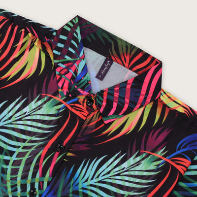 Stay bold and confident with this chic and lightweight Hawaiian shirt - Buy now!