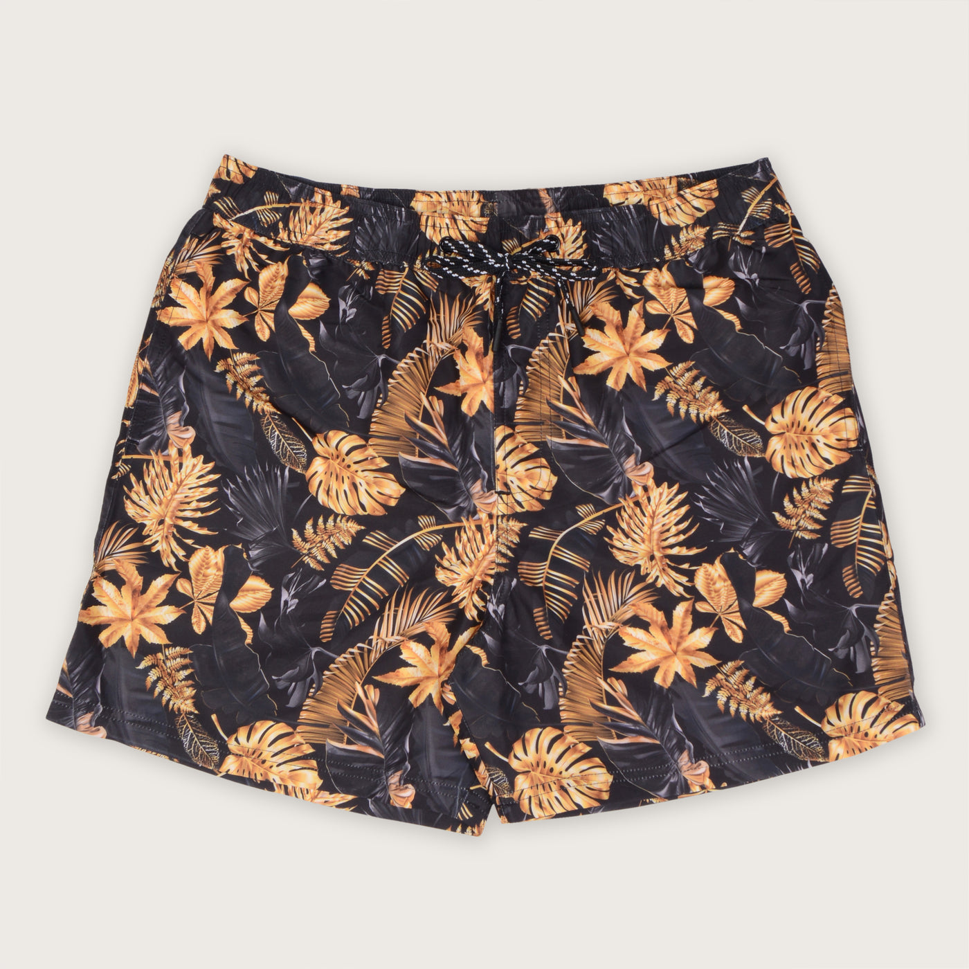 En tus shorts de baño Element