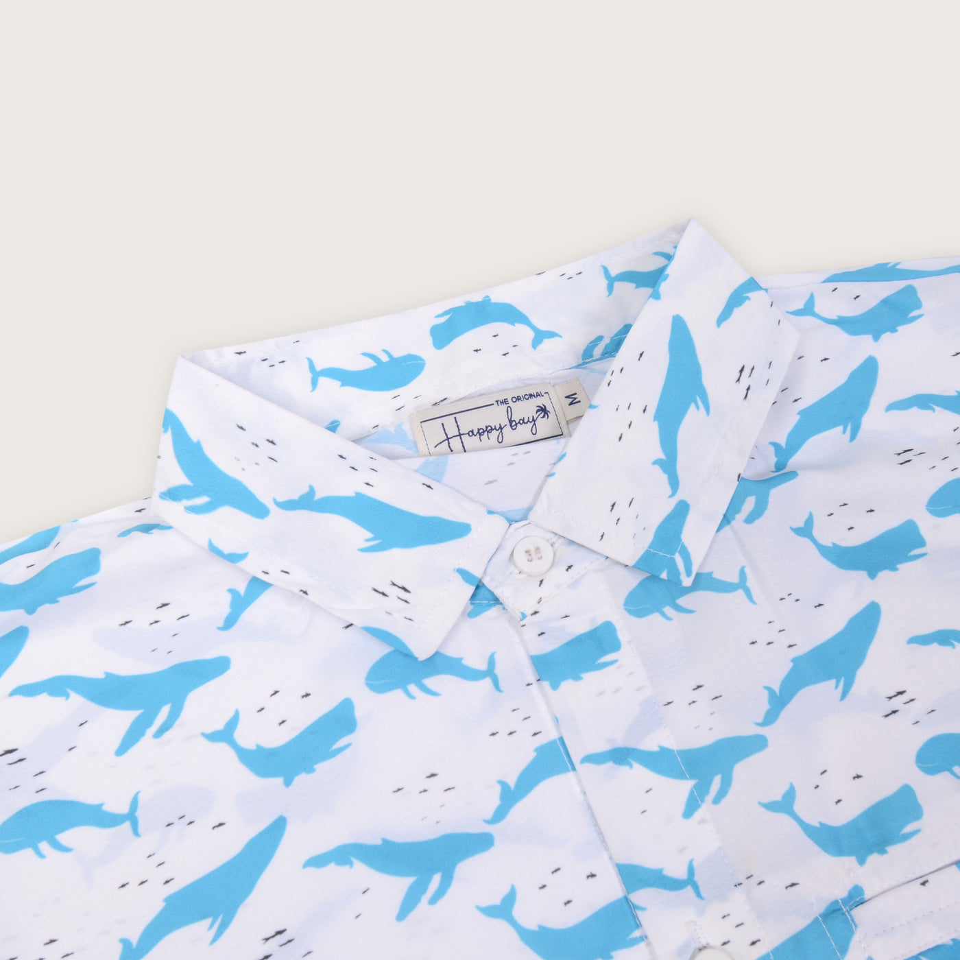 Tener una camisa hawaiana de ballena de un tiempo